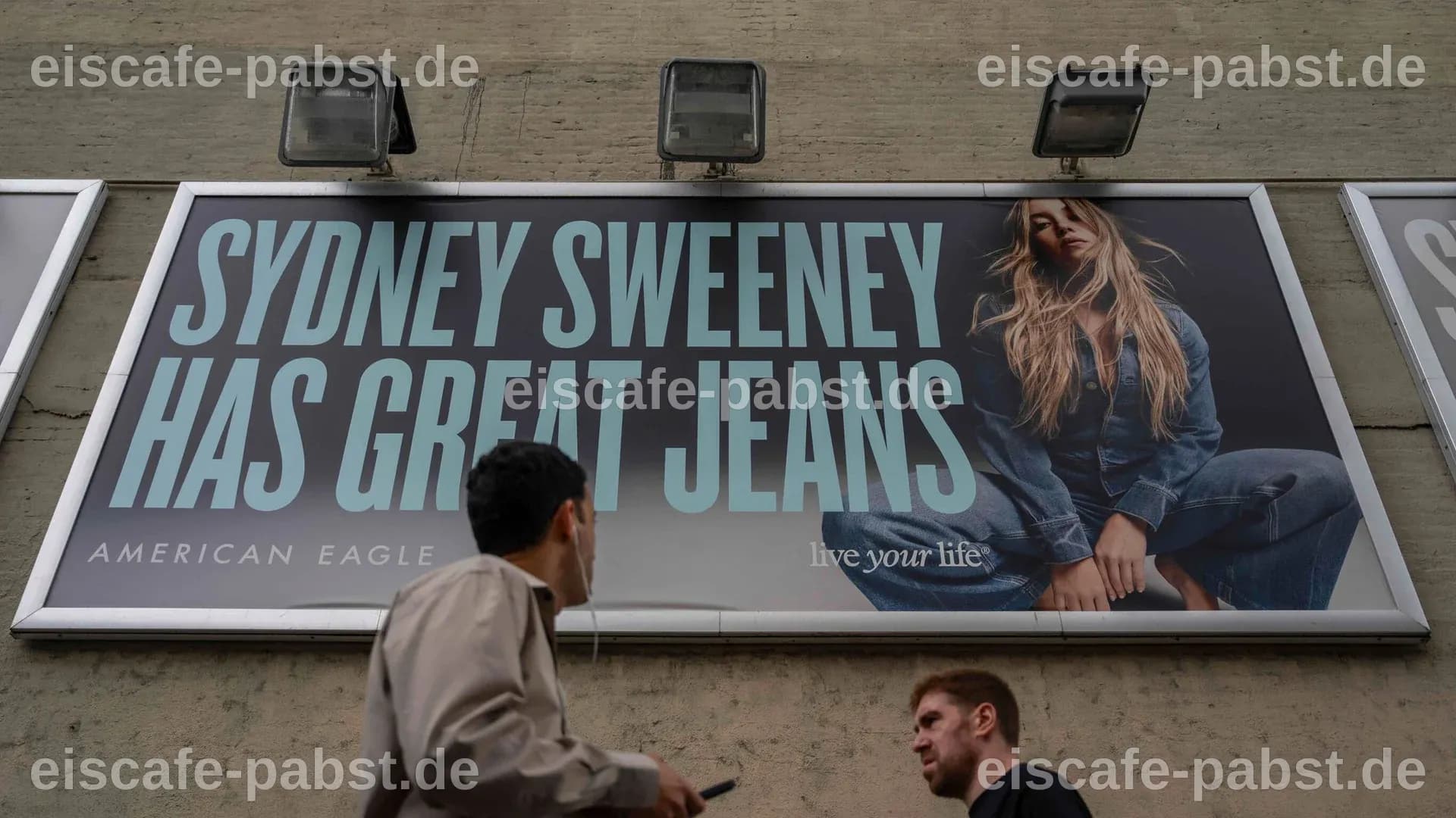 Trump lobt Sydney Sweeneys 'HITZIGE' Jeans-Werbung für American Eagle und treibt den Aktienkurs in die Höhe