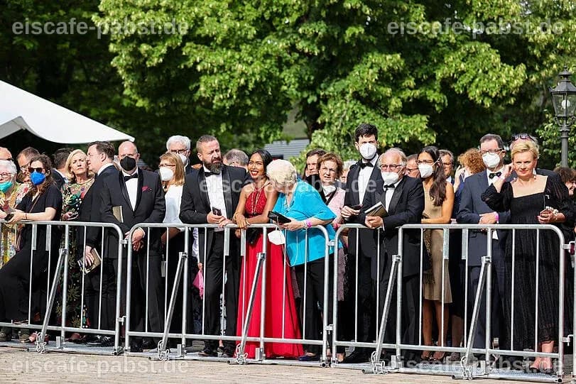 Prominente Gäste und Standing Ovations bei den Bayreuther Festspielen – Merkel erhält den lautesten Applaus