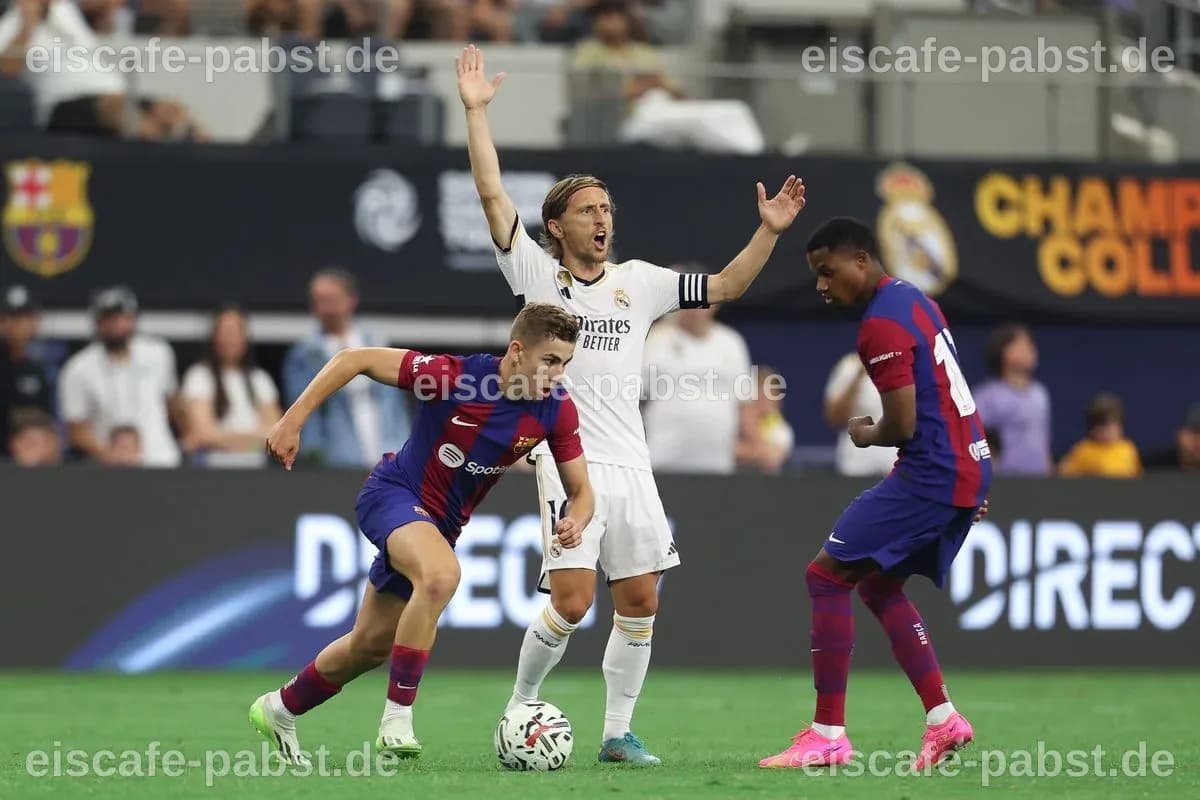 Jude Bellingham von Real Madrid besucht Barcelonas Testspiel in England
