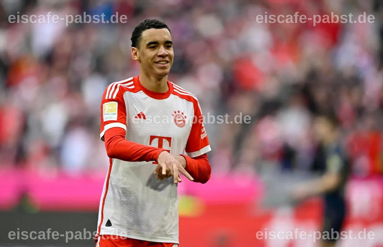 Jamal Musiala: FC Bayern erklärt Absencen mit Medikamenten-Umstellung - Spiegel