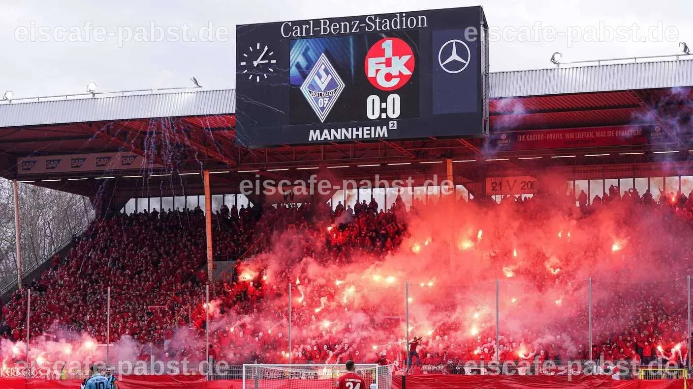 Südwest-Derby im DFB-Pokal: Raketen, Platzsturm, Unterbrechung: Eskalation bei Waldhof Mannheim gegen den FCK - sportschau.de